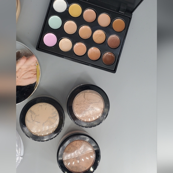 Lot of 10 Pressed Powders, Loose Powders, Foundation, Concealer and Case - Picture 3 of 15